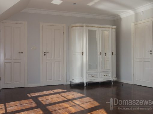 Białe drzwi klasyczne